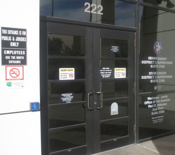 False arrest, civil rights violations, Friday, December 18, 2014, 
Maricopa County Court House, Maricopa County Sheriff Brotherton, badge #1287, Conrad Chavez - 
This is my camera case. It was illegally searched by pig #1 Conrad Chavez, it may have been illegally searched by pig #2 name unknown. - Photos I shot at the Mesa Court House on Monday, December 28, 2015 at 222 E Javelina Avenue, Mesa, Arizona